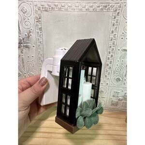 BATH & BODY WORKS TOWNHOME LUMINARY NIGHTLIGHT WALLFLOWER LIGHT UP 24/7 PLUG IN